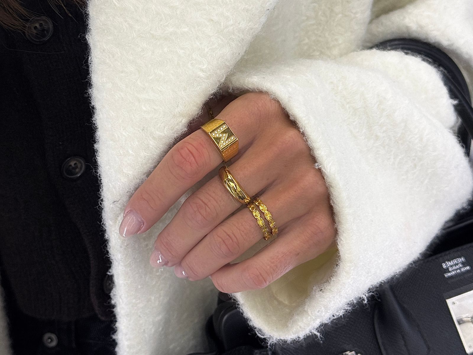 NYHED : Krystal Bogstav Signet Ring