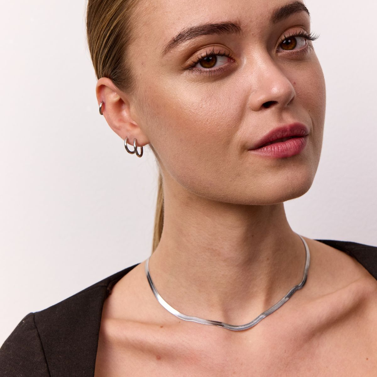 Flad Slangekaede Soelvfarvet 4mm Camilla Kroeyer Jewellery
