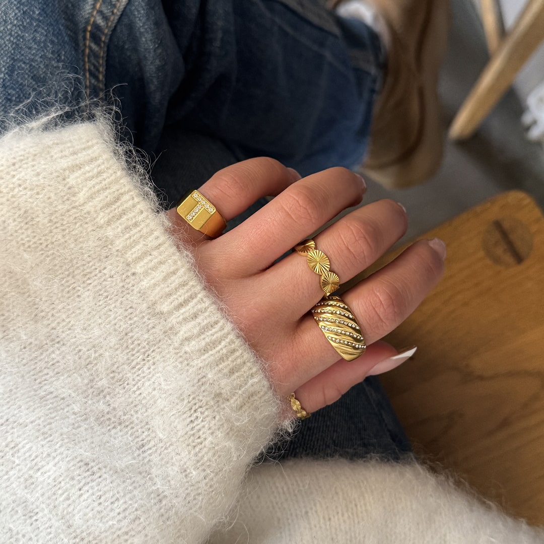 Krystal Bogstav Firkantet Signet Ring 18K Guldbelagt