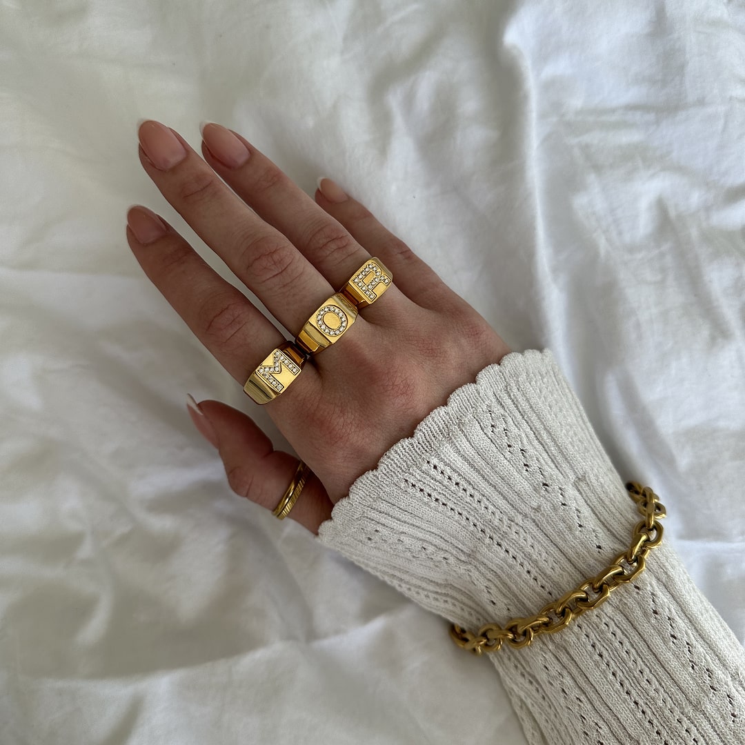 Krystal Bogstav Firkantet Signet Ring 18K Guldbelagt