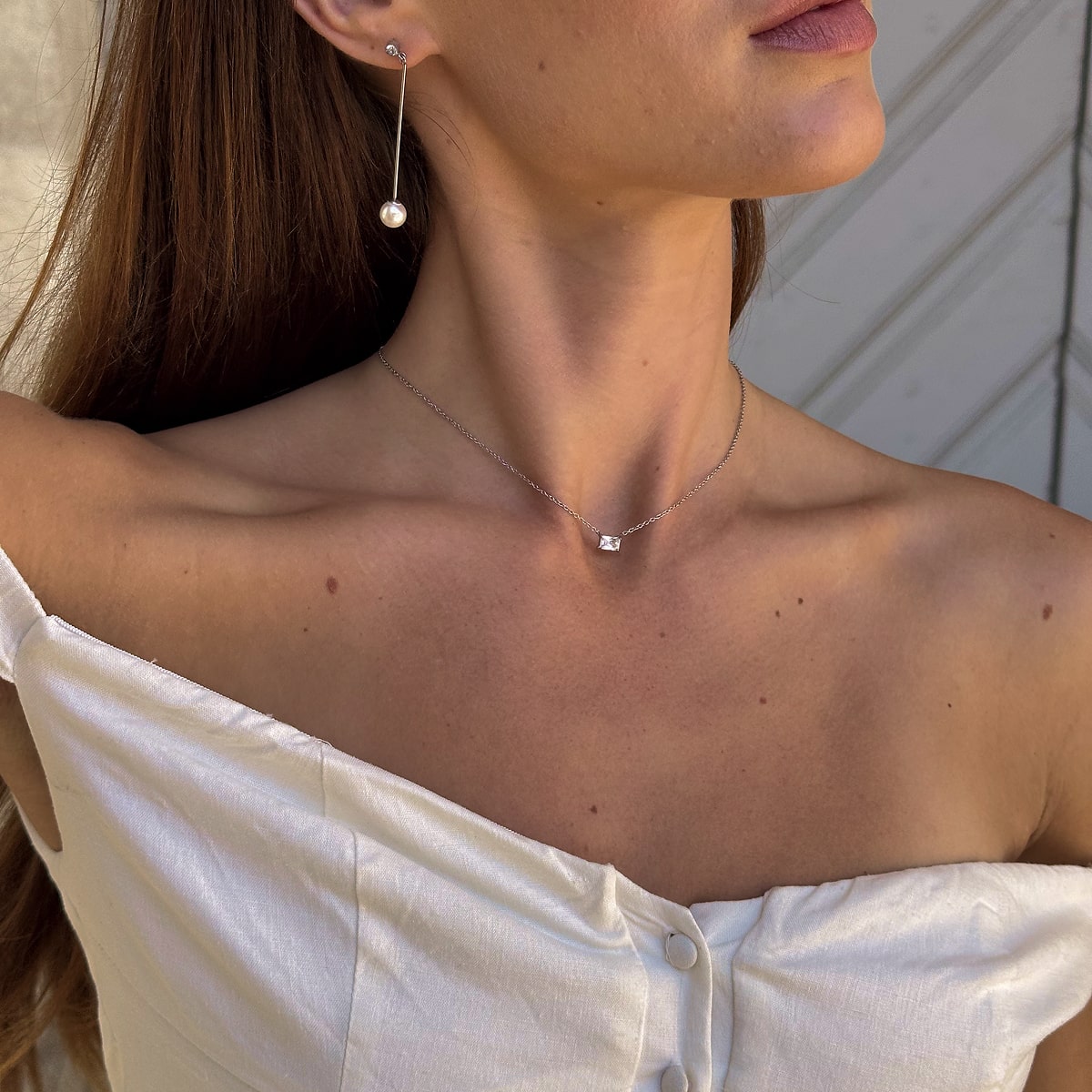krystal-drop-oereringe-soelvfarvet-og krystal-halskaede-camilla-kroeyer-jewellery
