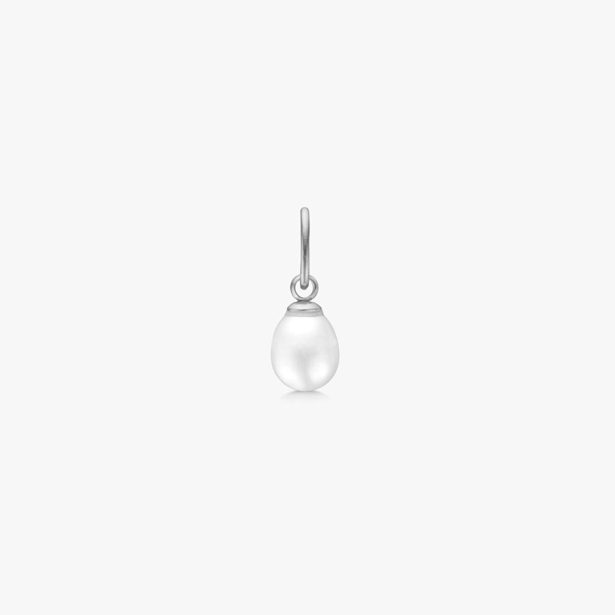 perle-vedhaeng-5mm-soelvfarvet-camilla-kroeyer-jewellery