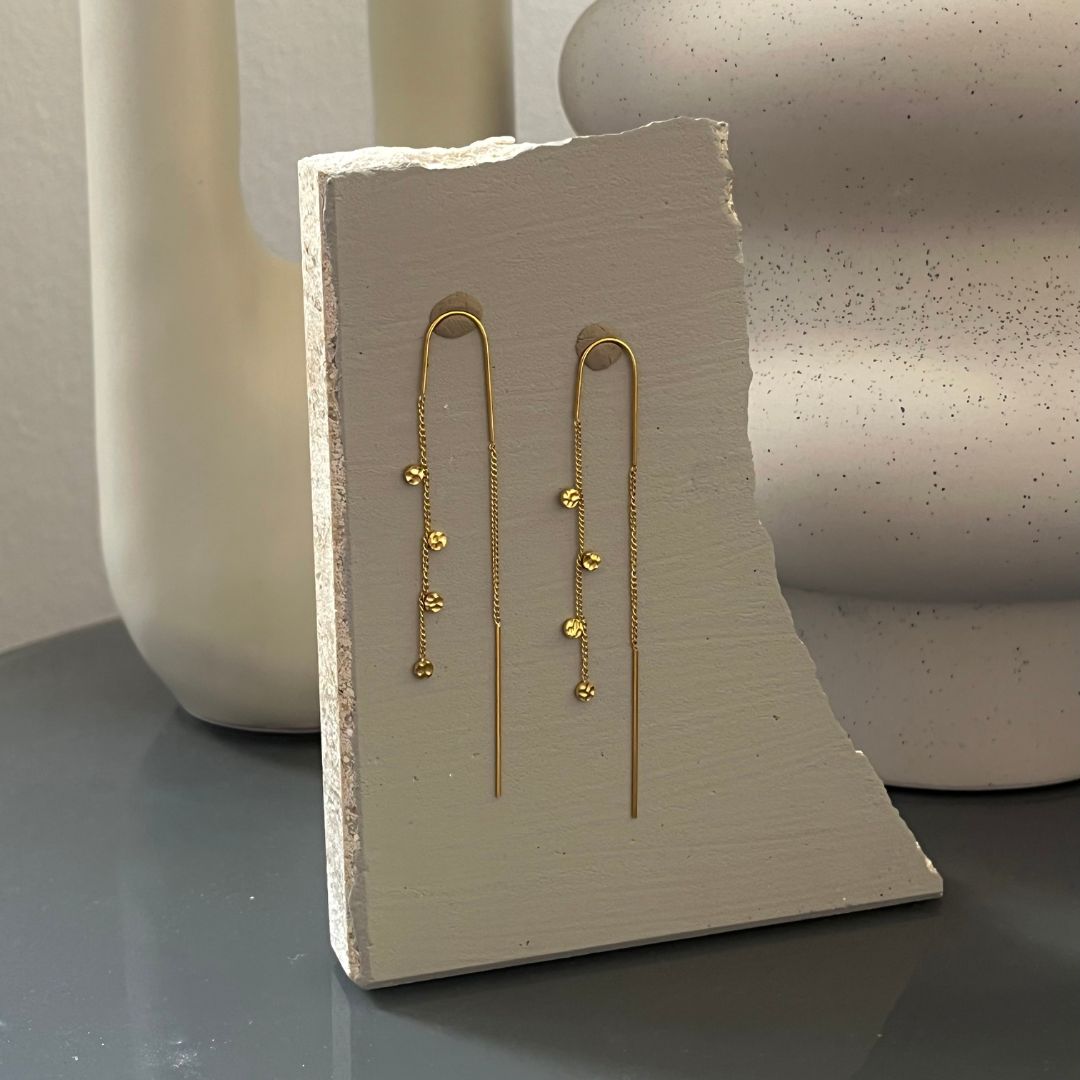 Camilla Krøyer Jewellery Hamret Drops Kæde Øreringe 18K Guldbelagt [LIMITED EDITION]