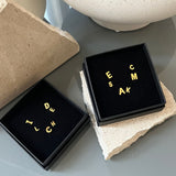 Camilla Krøyer Jewellery Classic Bogstav Stud Øreringe 18K Guldbelagt Mini